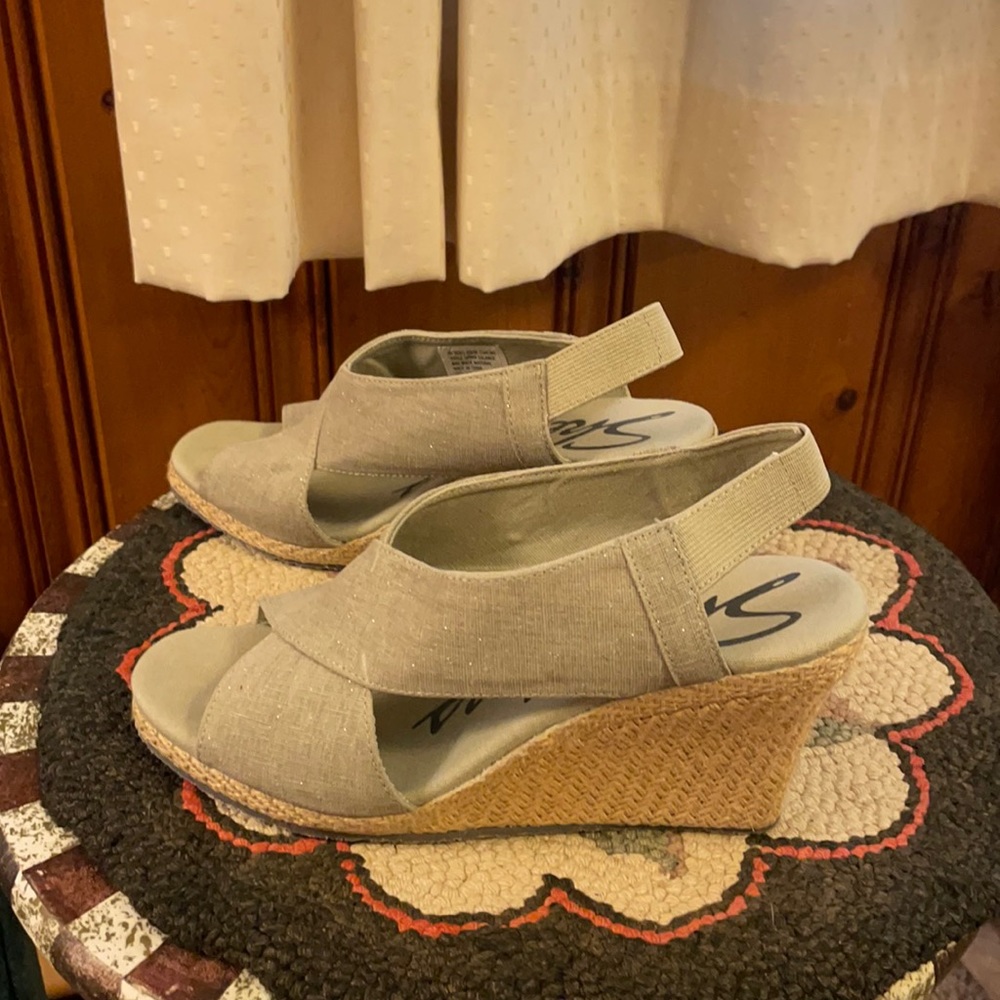 Wedge sandals